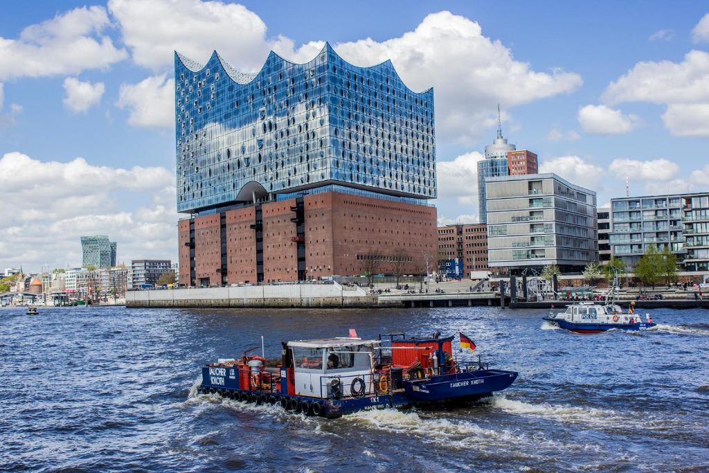 Výhled na řeku, která protéká v blízkosti hotelu
