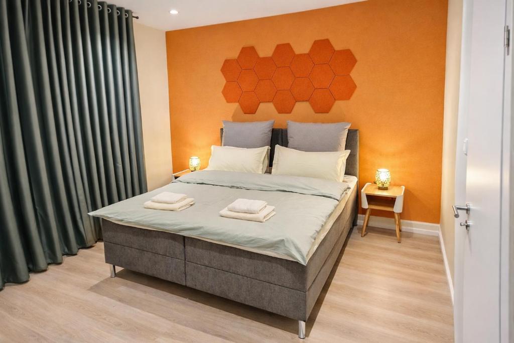 a bedroom with a bed with two towels on it at Casa Mateo - Mediterranean Studio in Bielefeld