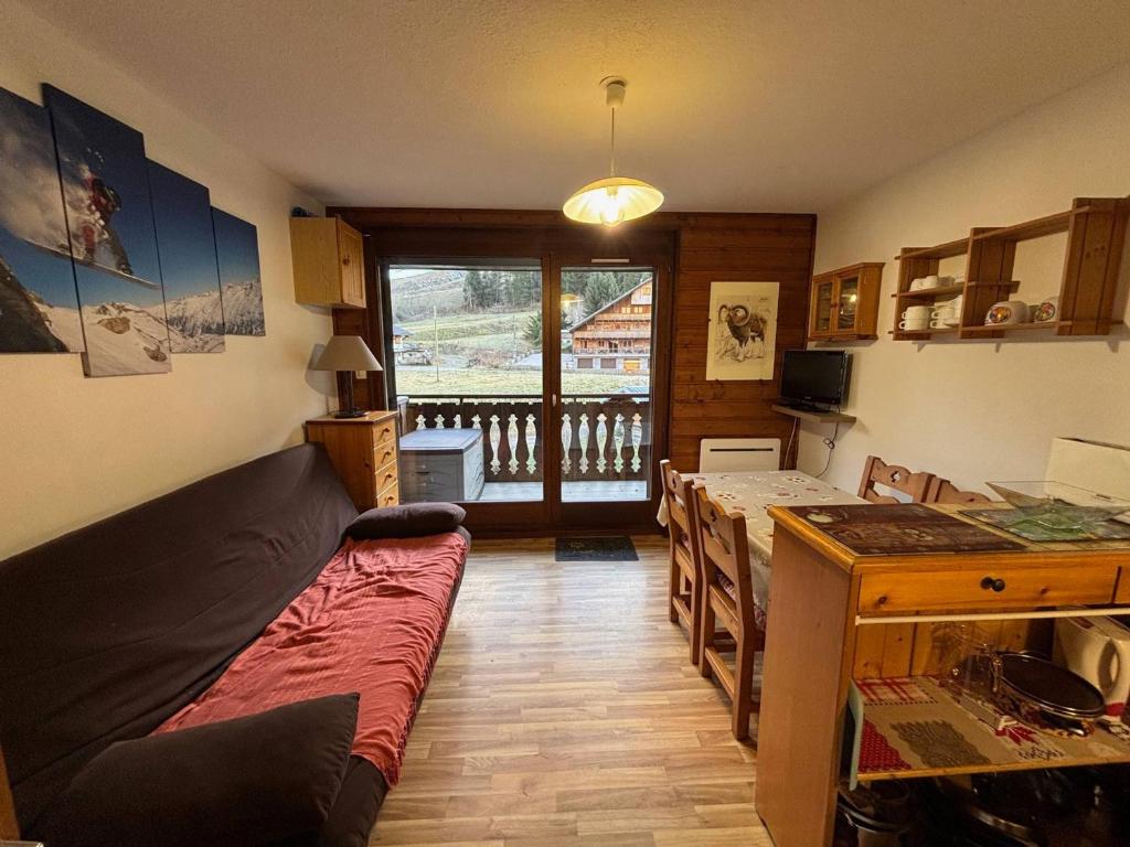 Appartement confortable près des pistes avec balcon et parking