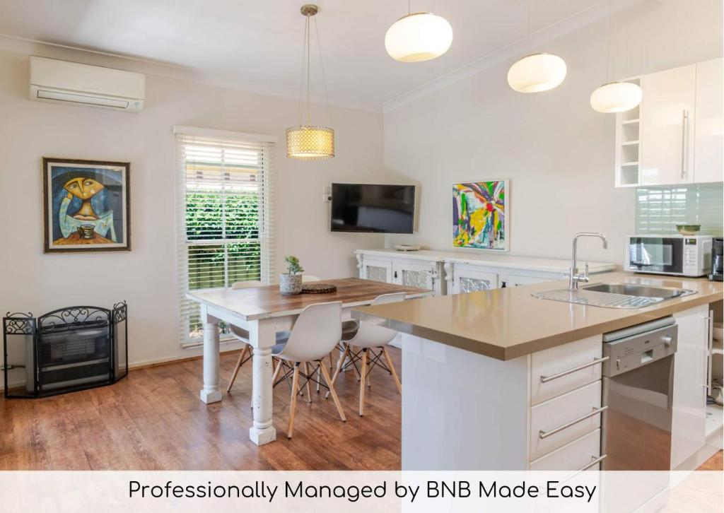 Tompson Cottage - Near CBD Character & Comfort, Wagga Wagga (preços ...