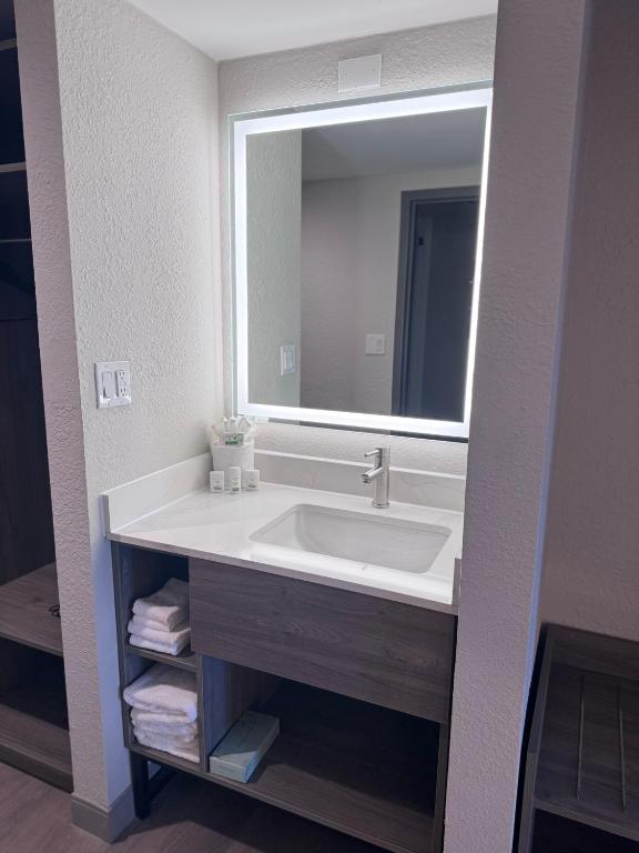 La Quinta by Wyndham Nashville Airport/Opryland photo