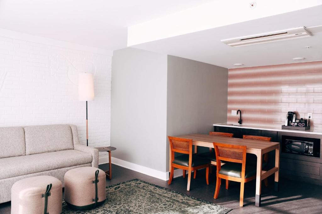 Holiday Inn Express St. Louis Central West End, an IHG Hotel - 