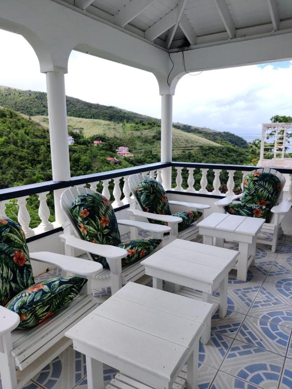 Luxurious Hillside Villa Near Roseau
