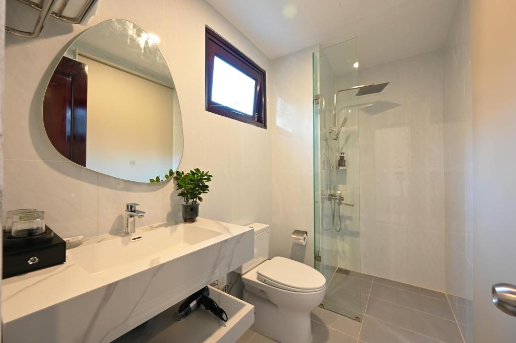 Phòng Deluxe Giường Đôi Có Ban Công