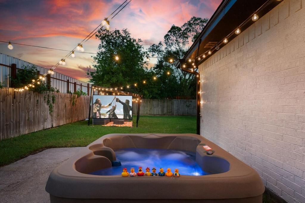 Luxury Stay with Hot Tub & Theater, Houston (preços atualizados 2026)