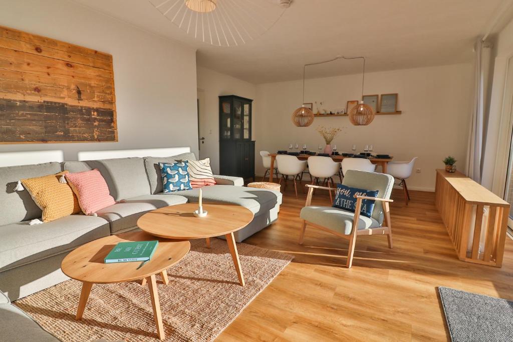 a living room with a couch and a table at Blüten & Meer - Haus Meer in Langeoog