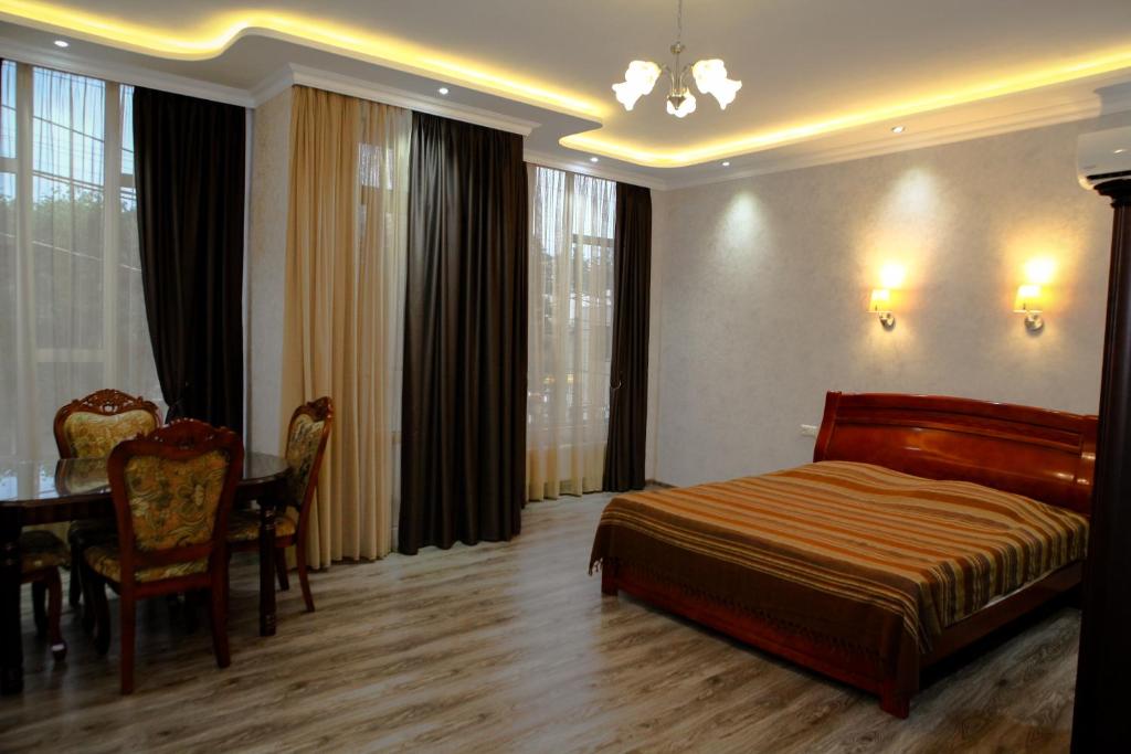 Postel nebo postele na pokoji v ubytování White Hotel Guesthouse