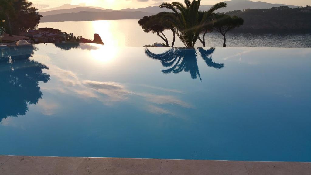 Бассейн в Residence Cala Silente или поблизости