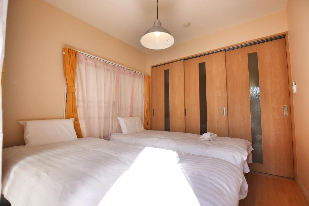 QU201 2BR Home, 6 Min to Koiwa, JR Chuo-Sobu Line, 1 Double Bed and 2 Single Beds