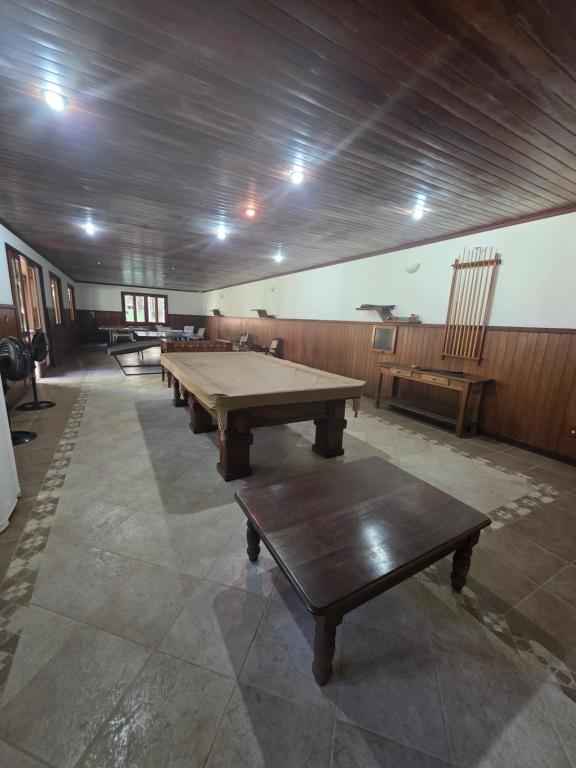 a row of ping pong tables in a room at Sitio Mangalarga in Araras Petropolis