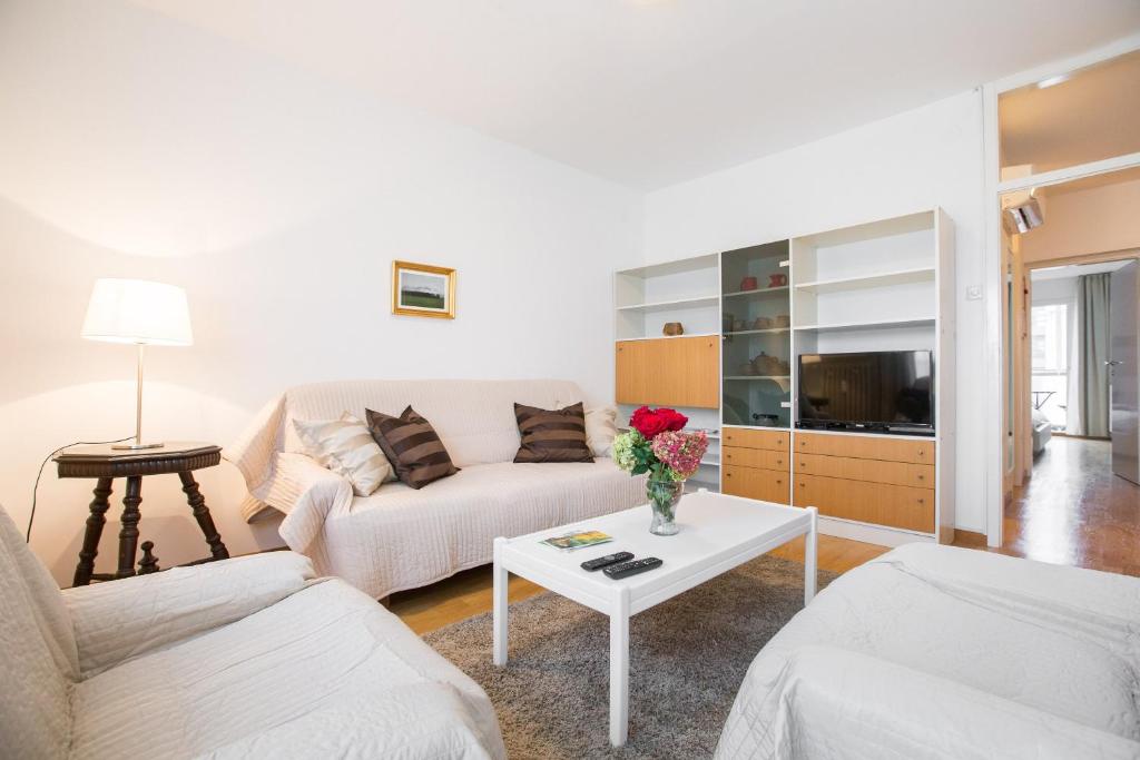 Televízia a/alebo spoločenská miestnosť v ubytovaní Apartman Kris