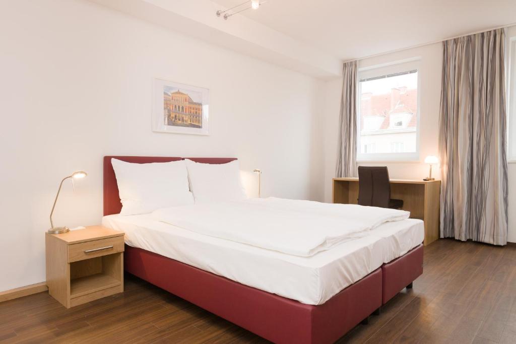 Postel nebo postele na pokoji v ubytování Vienna Stay Apartments or Rooms 1050