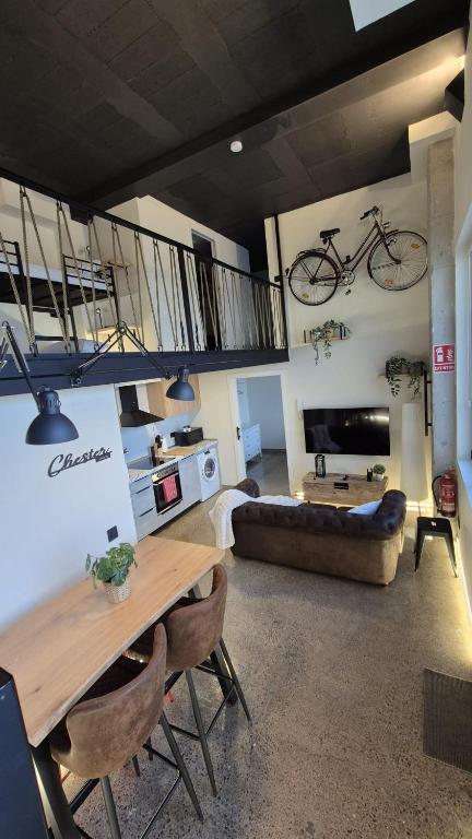 a living room with a table and a bike on the wall at Nuevo Apartamento Industrial Deco Valencia Capital in Valencia