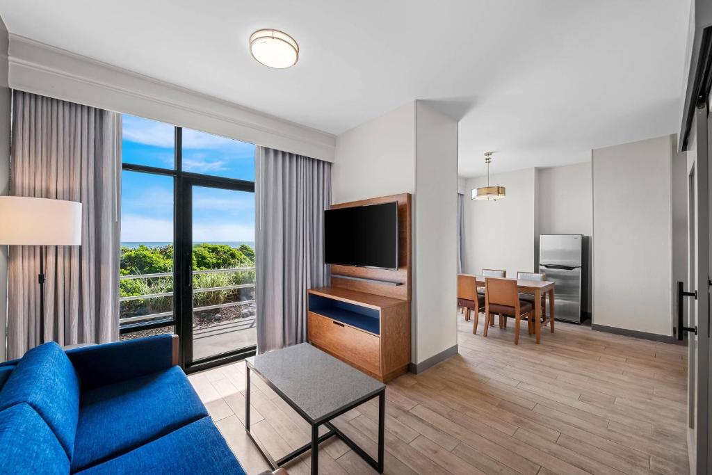 Country Inn & Suites by Radisson, Virginia Beach Oceanfront photo