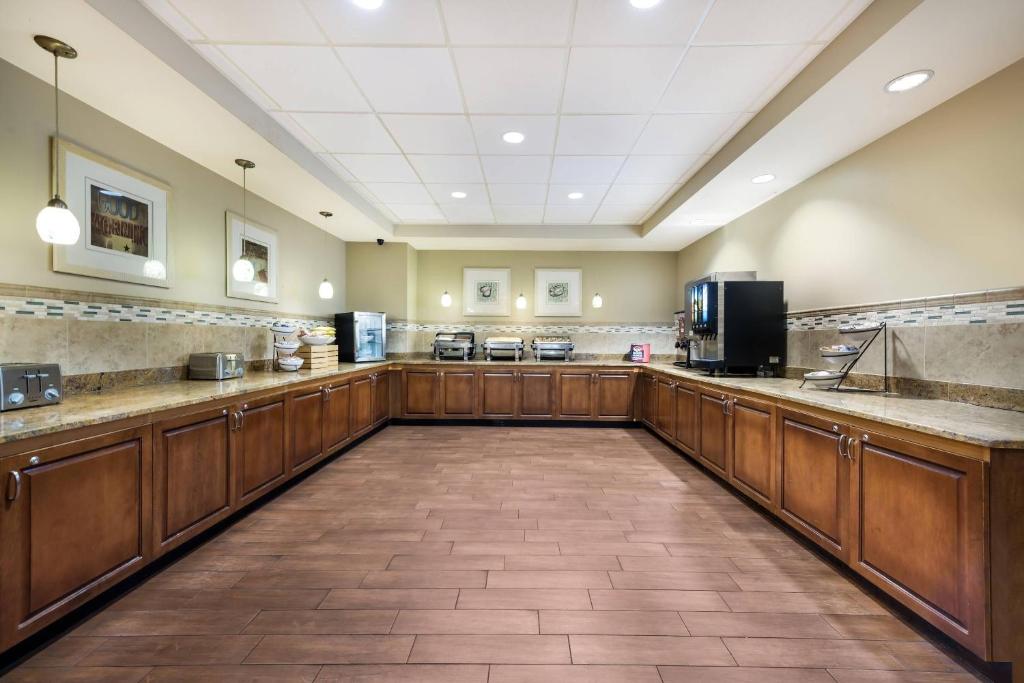 Country Inn & Suites by Radisson, Virginia Beach Oceanfront photo