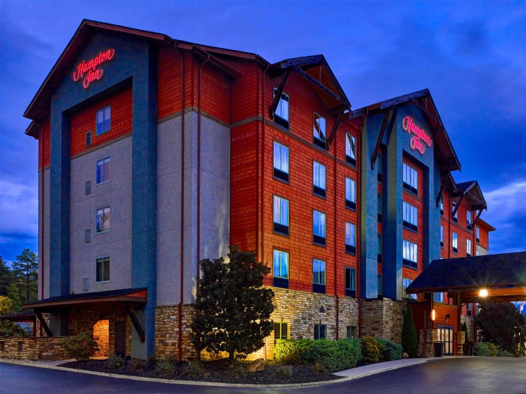 a hotel building with the words on the side of it at Hampton Inn Pigeon Forge in Pigeon Forge