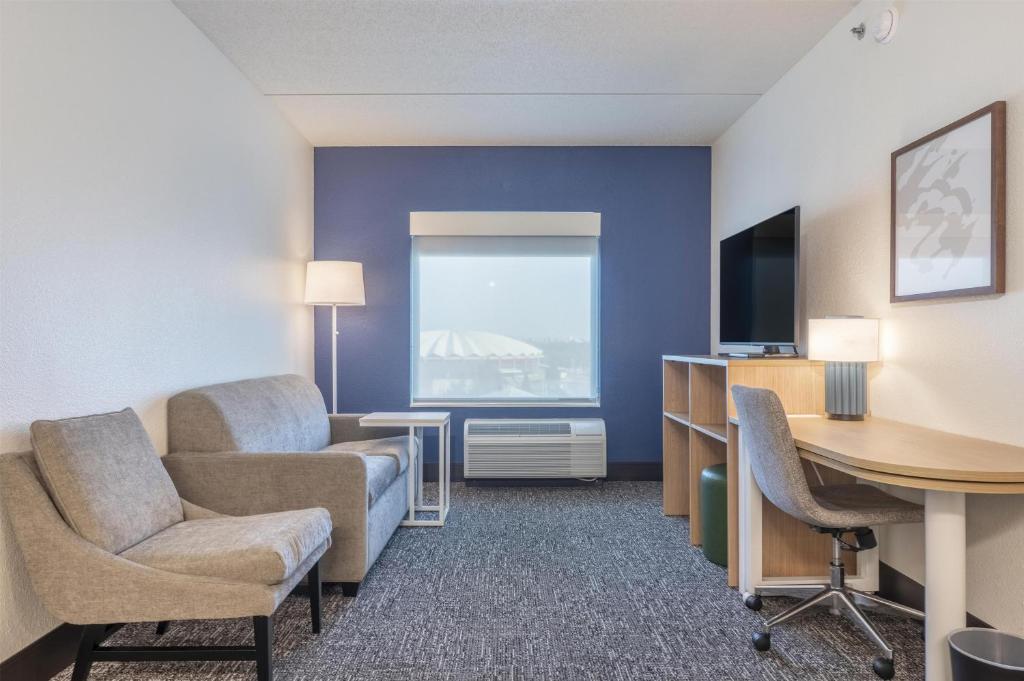 Spark By Hilton Madison Central photo
