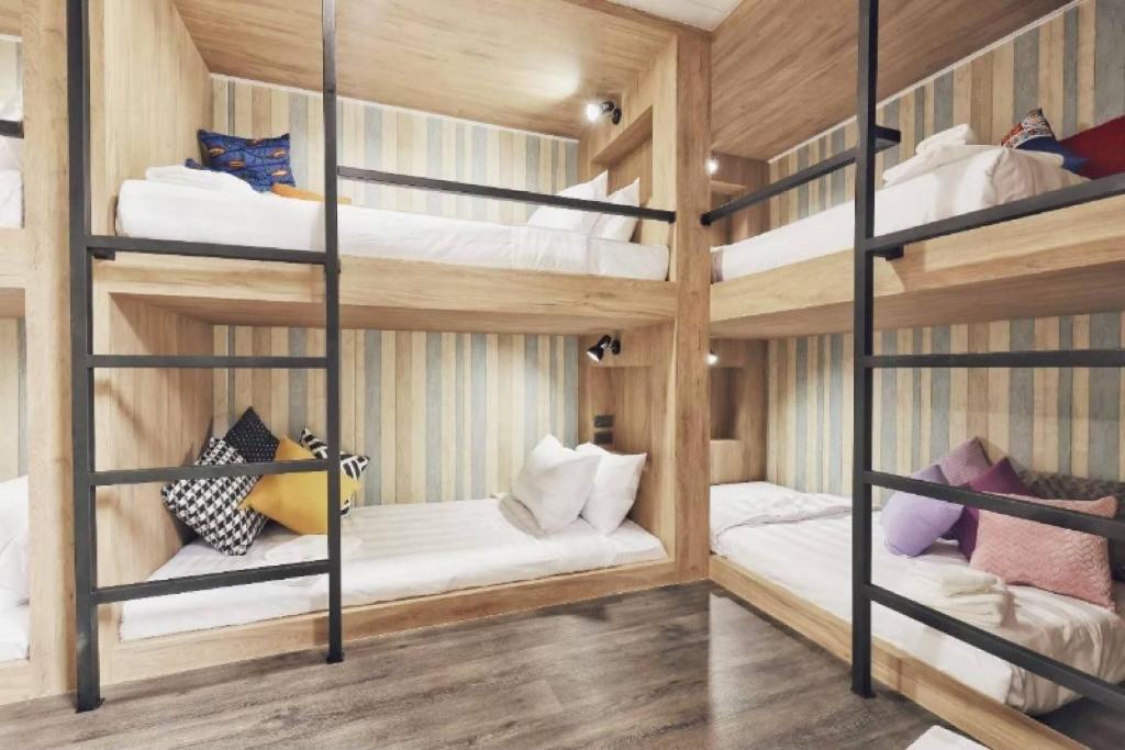 Capital O 75422 Million Pillows - 18