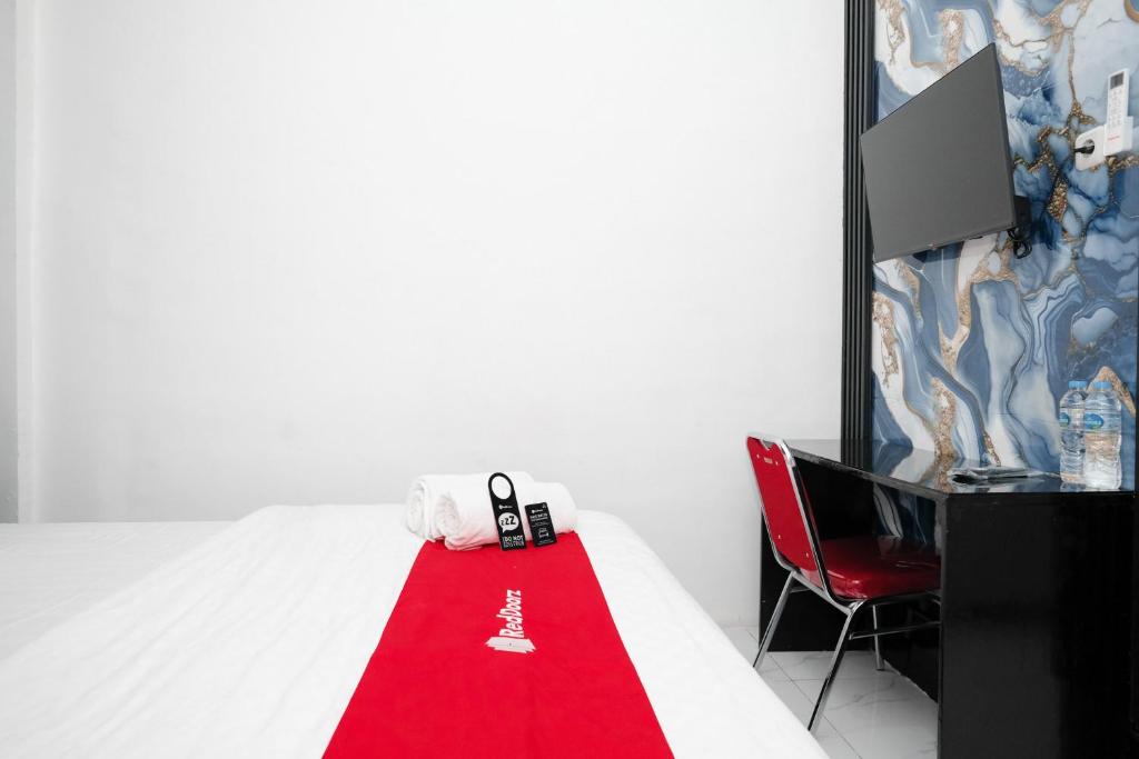 RedDoorz near RSUD dr Soewandhie 2 - Habitación Doble Superior