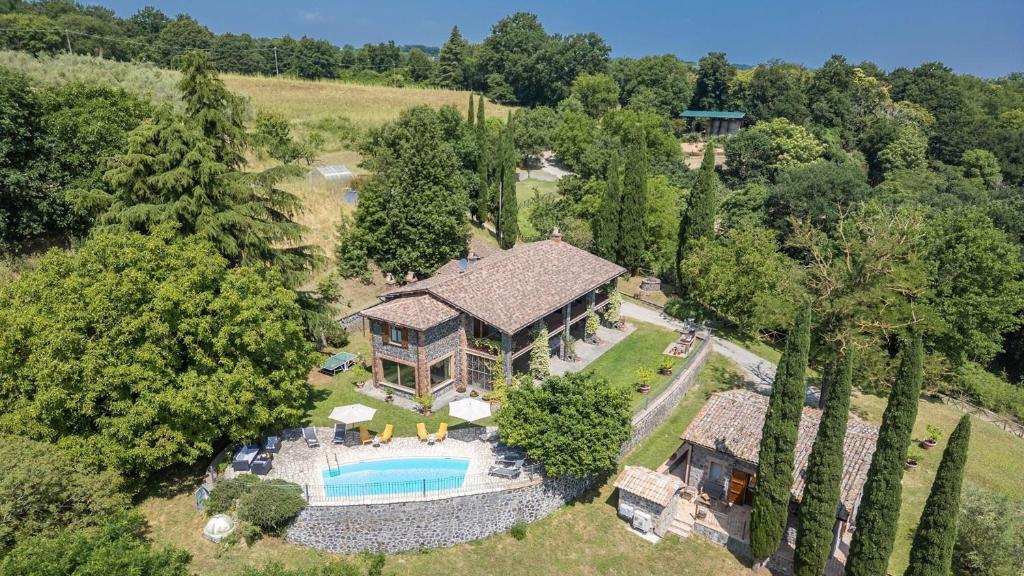 an aerial view of a house with a swimming pool at Casa Andrea 12 in Orvieto