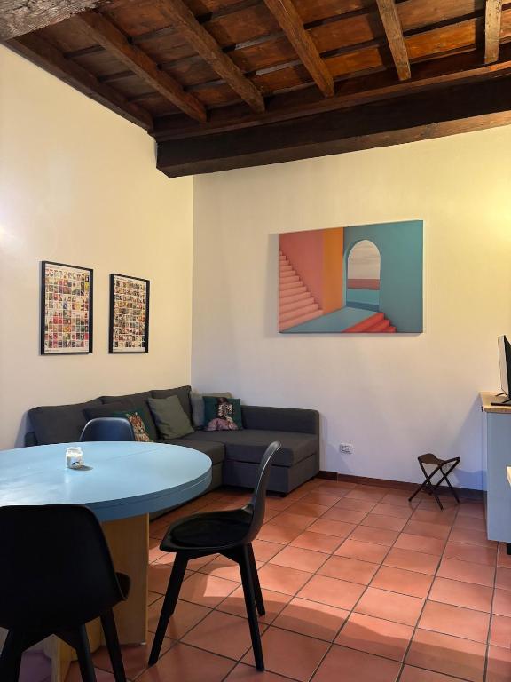 Milan's secret courtyard - Historic center