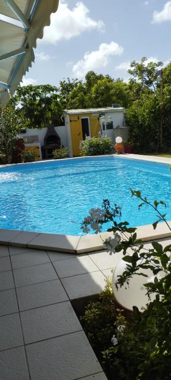 Swimmingpoolen hos eller tæt på Zen paradise
