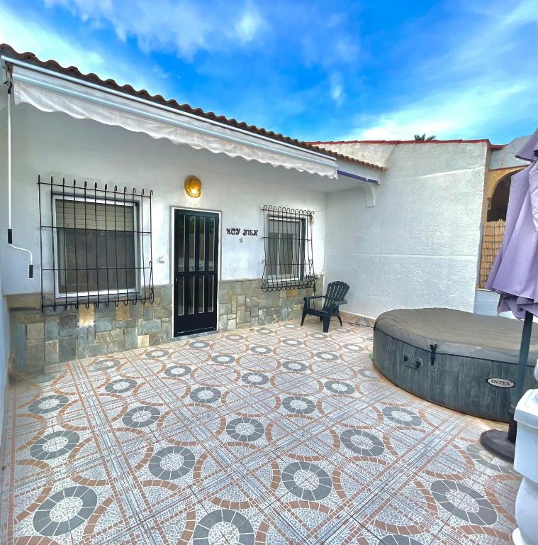 a house with a tile floor in front of a building at Muy bien in San Javier