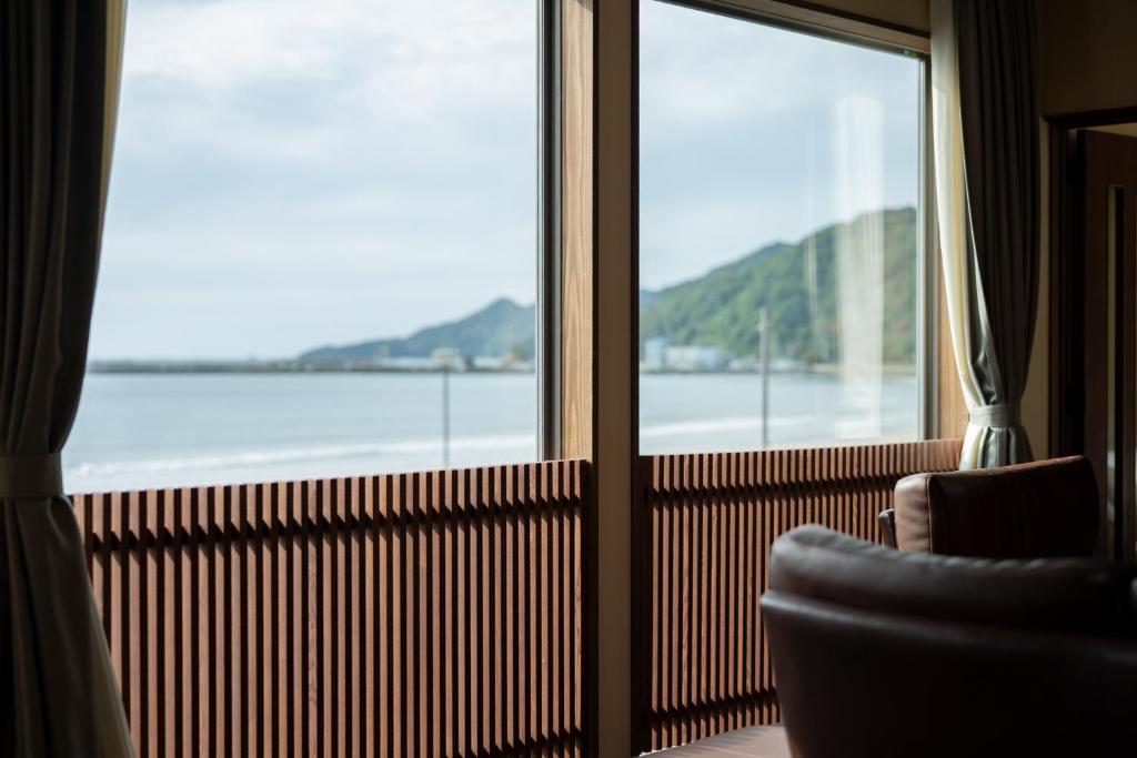 a room with a window with a view of the water at Kaitan稲佐の浜 in Taisha