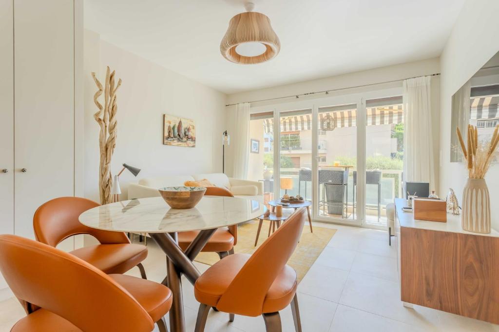 Bright A-C apartment with sea view - Antibes