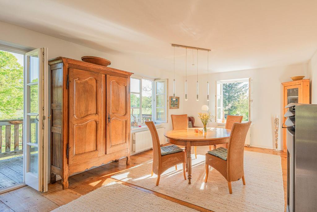 Traum FeWo mit Garten und Bergblick nahe Chiemsee - Apartment Mit 2 Schlafzimmern Und Bergblick