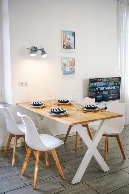 2 Bedrooms Apartment-Cannes Center Suquet-2mins to Beach & 10mins to Palais-AirConditioning & FiberWifi