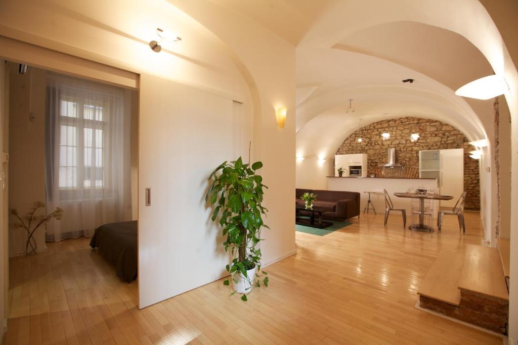 U Kapra Apartments - Two-Bedroom Apartment