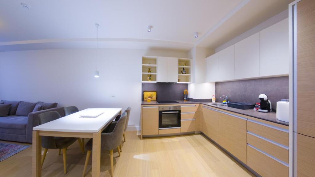 CENTRAL Stars Apartments & Free parking - One-Bedroom Apartment