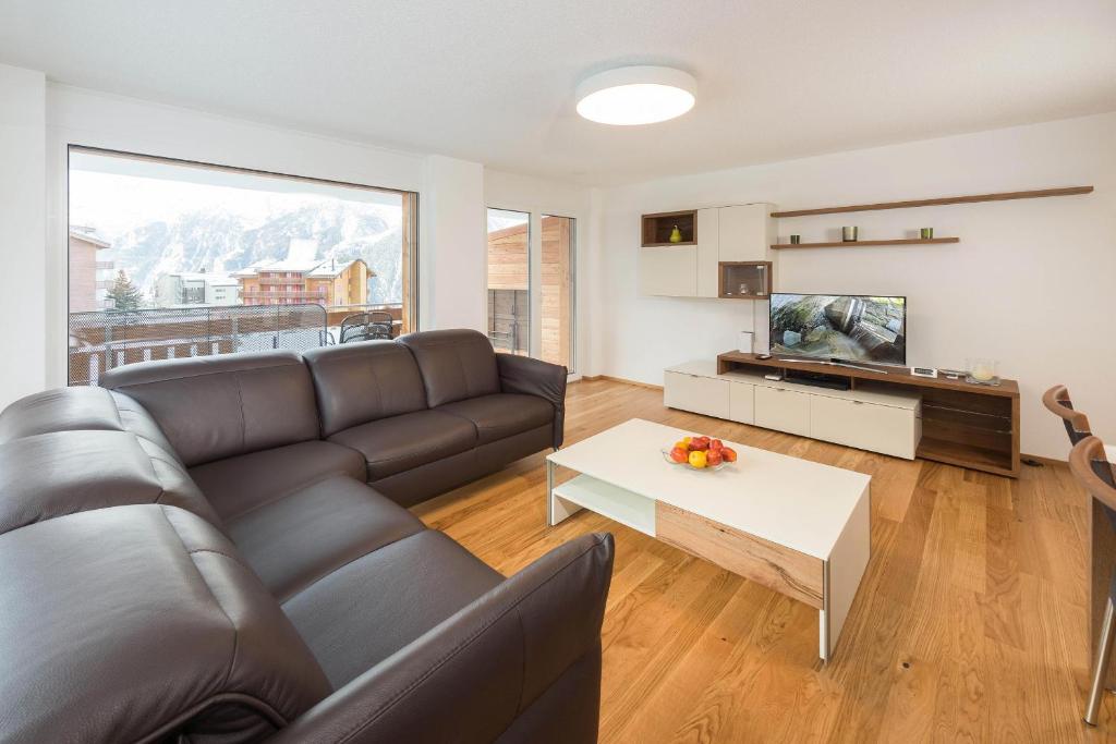 a living room with a couch and a table at Millegga Grächen in Grächen