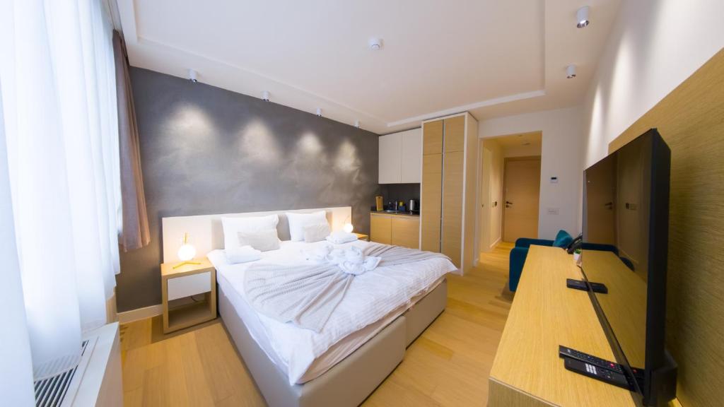 CENTRAL Stars Apartments & Free parking - Deluxe Double Studio