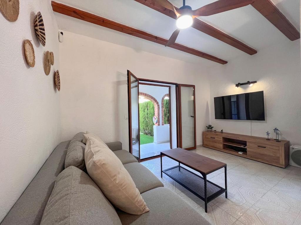 La casita de Toni en las Rotas Denia con jardín y piscina