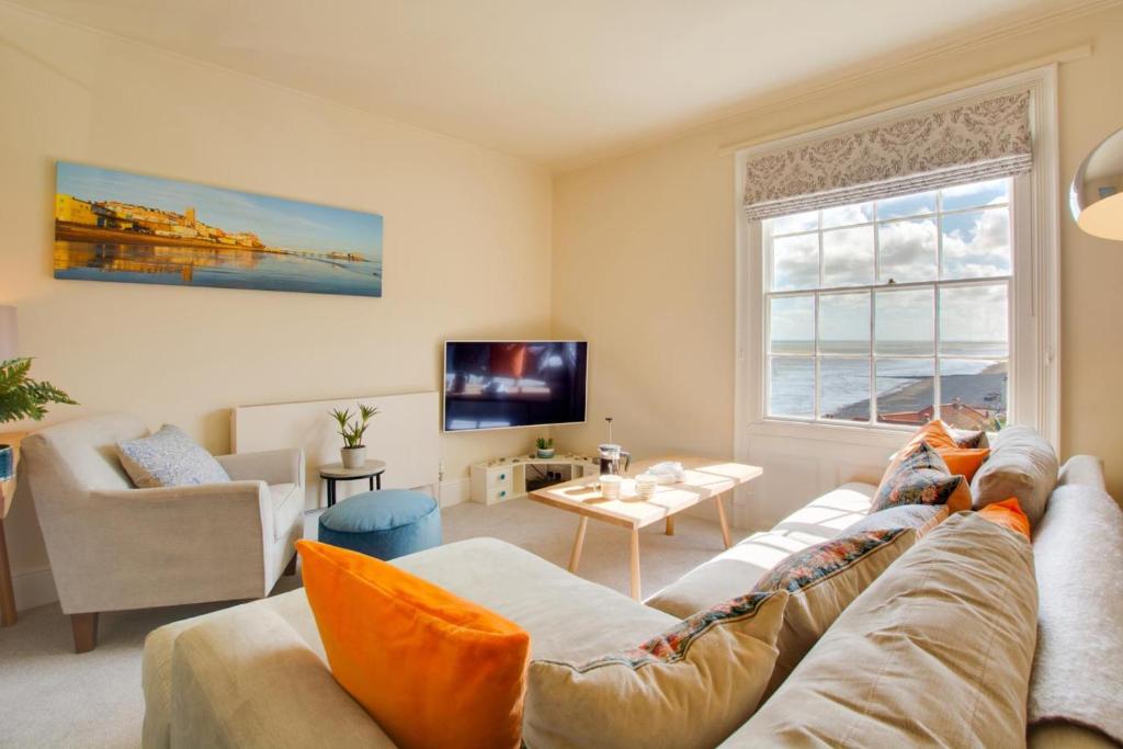a living room with a couch and a tv at 4 Bed in Cromer oc-2117 in Cromer