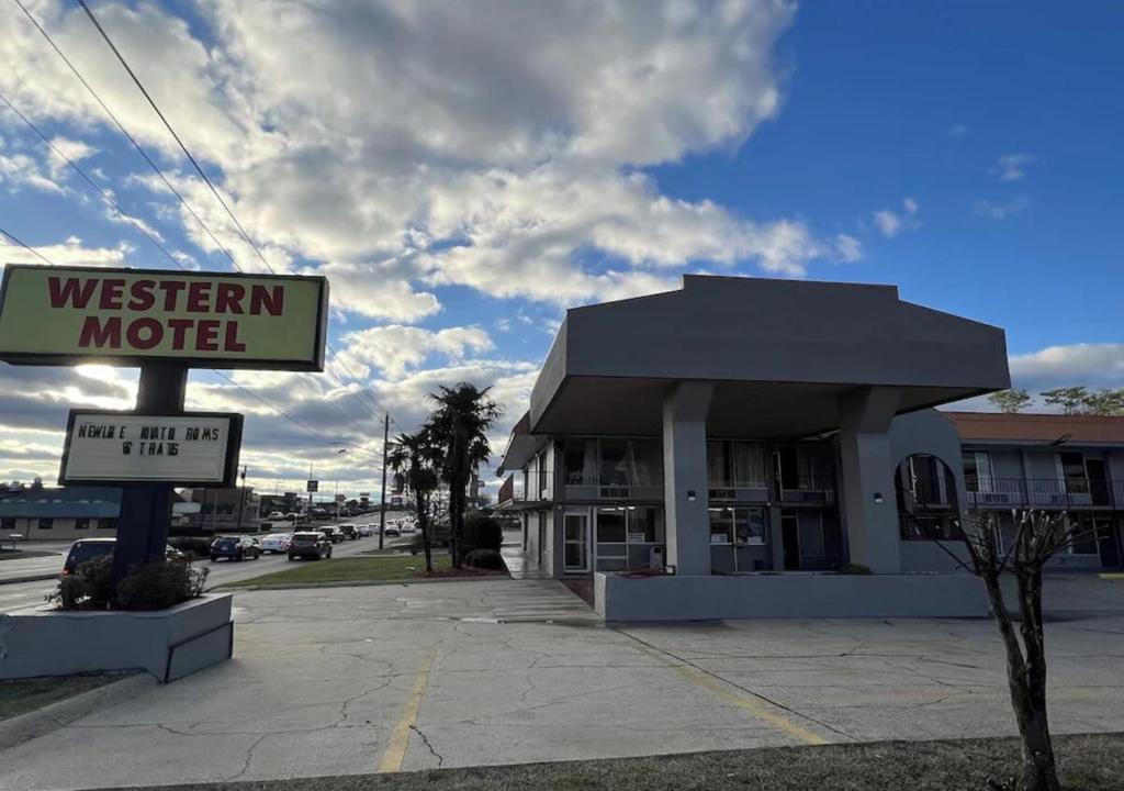 Western Motel Hattiesburg - Housity