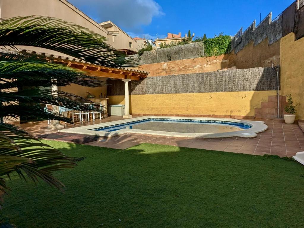 a swimming pool in the middle of a yard at EVH105 - Casa con piscina privada in Tossa de Mar