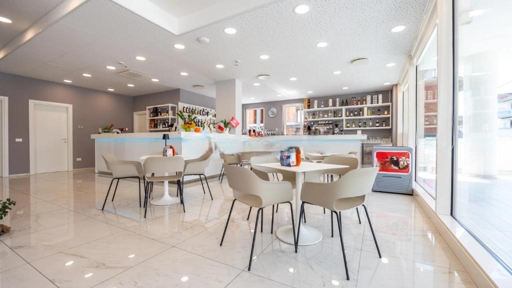HOTEL SETTIBI 20m dalla spiaggia