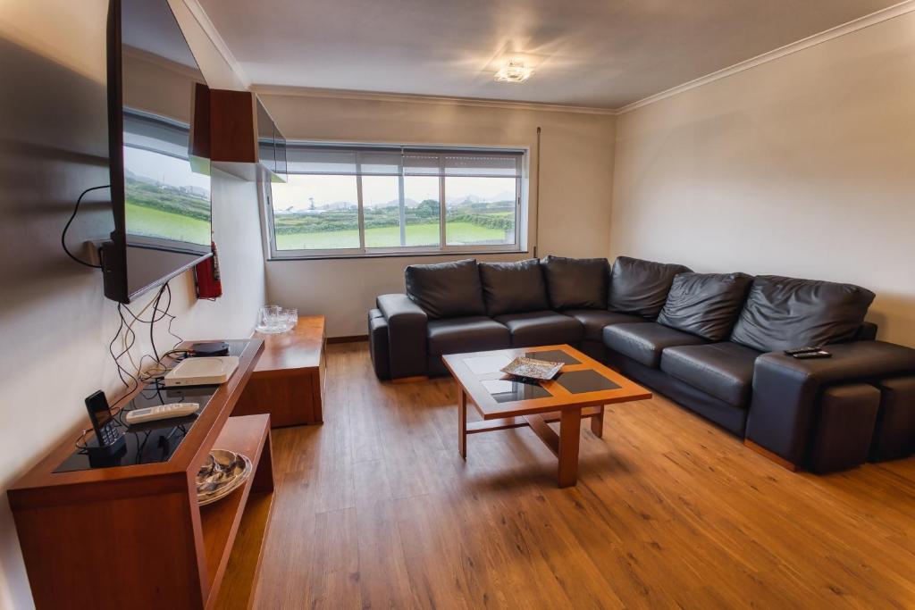 Ocean Whisper Apartment