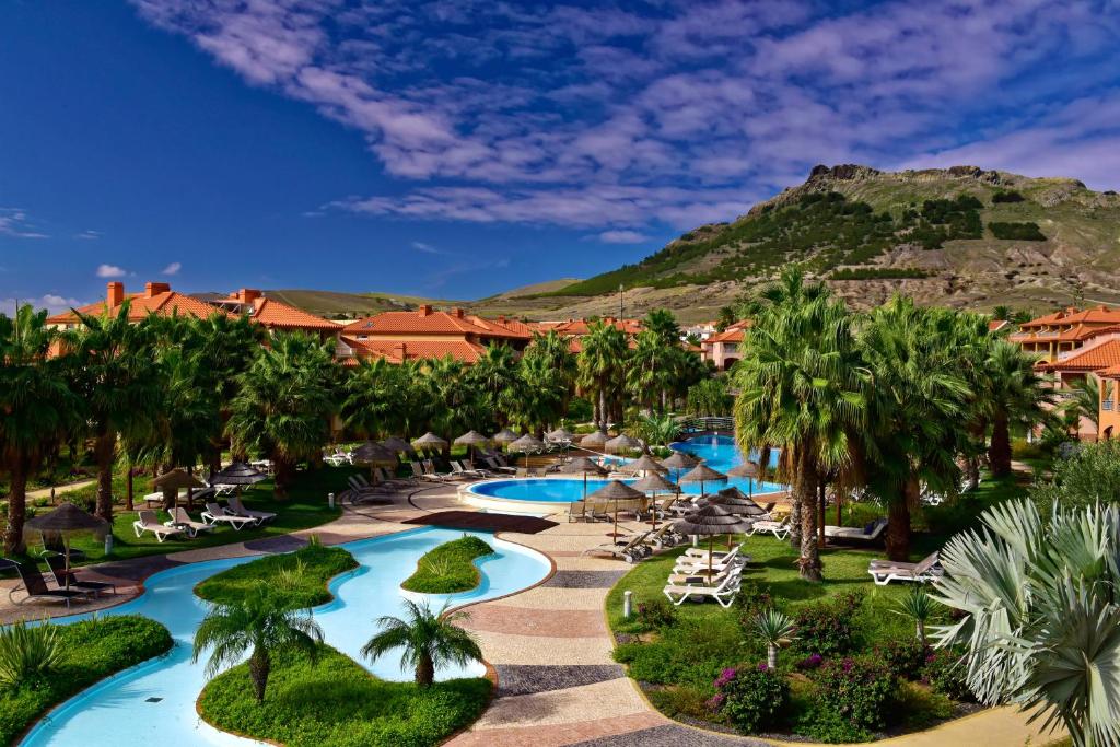 Басейн в Pestana Porto Santo Beach Resort & SPA або поблизу