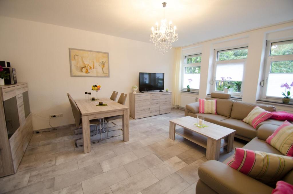 a living room with a couch and a table at Erboys Ferienwohnung in Goslar