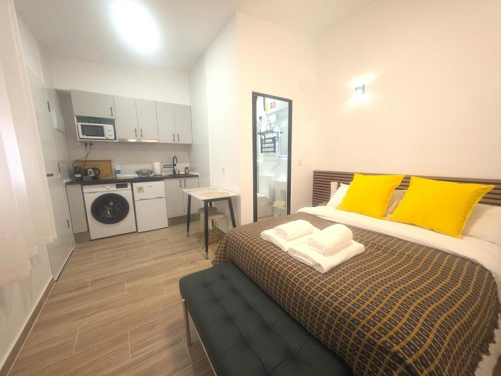 102 Modern Studio in Villaverde Alto AC WIFI 15 MIN Center Madrid