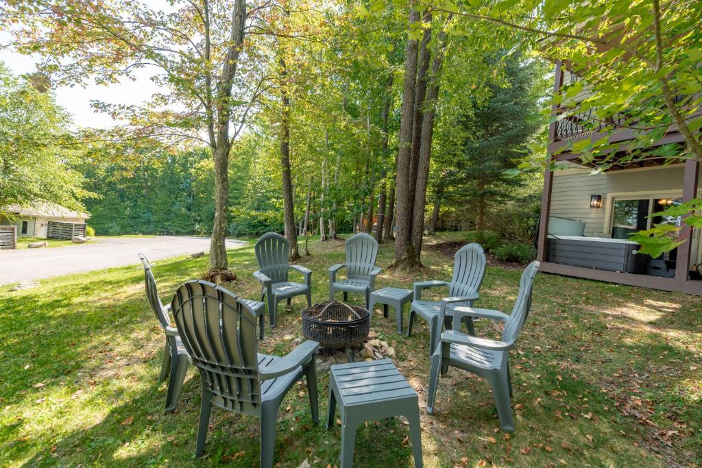 a group of chairs sitting around a fire pit at Restful Retreat by Railey Vacations in Oakland