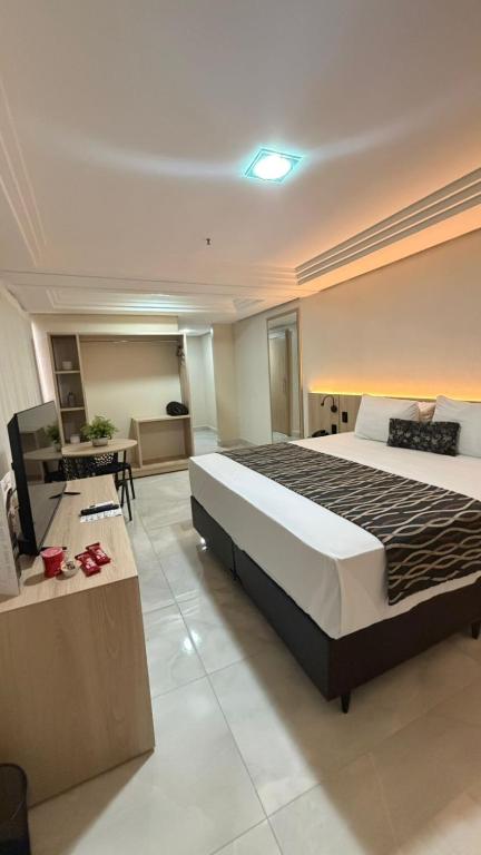 a bedroom with a large bed in a room at Crystal Plaza Hotel in Goiânia