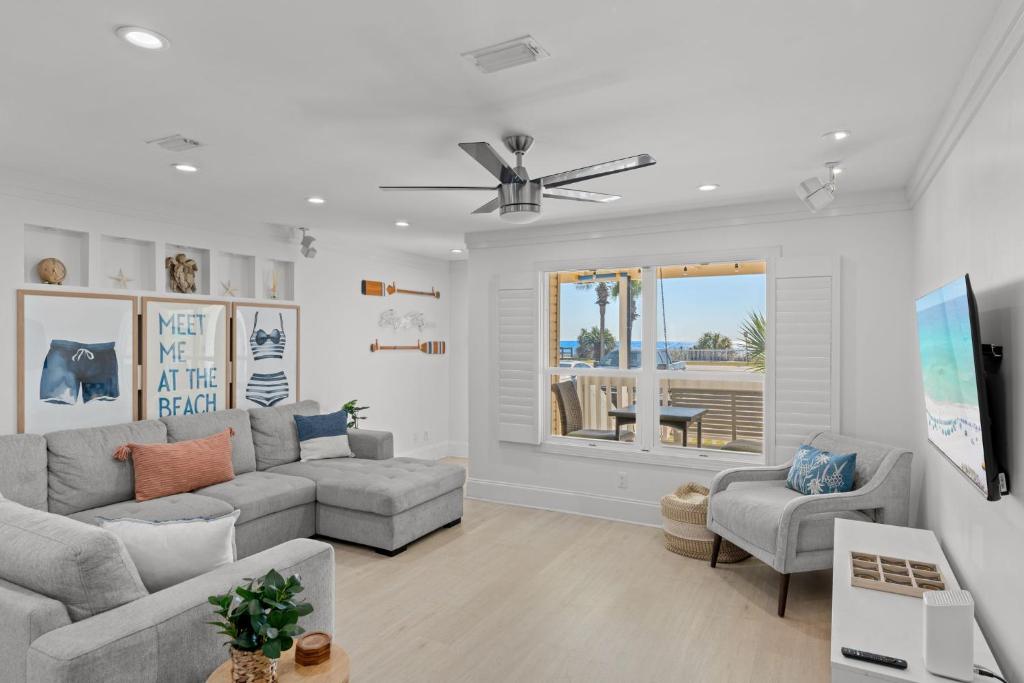 Beach Escape, King Suite, Ocean Views, Pet Friendly photo