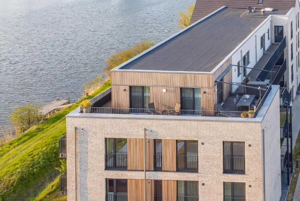 an aerial view of a house on the water at Penthouse SeeZeichen mit Seeblick in Nordstrand