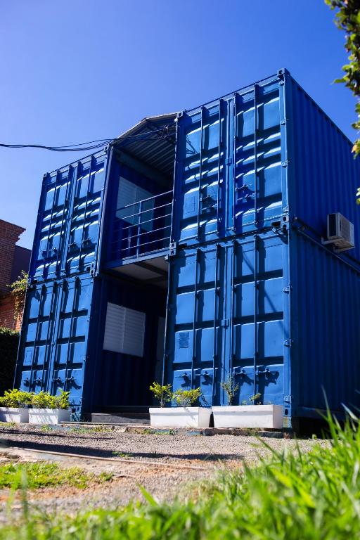 a blue building with windows on the side of it at Residencial Villa Container in Campinas