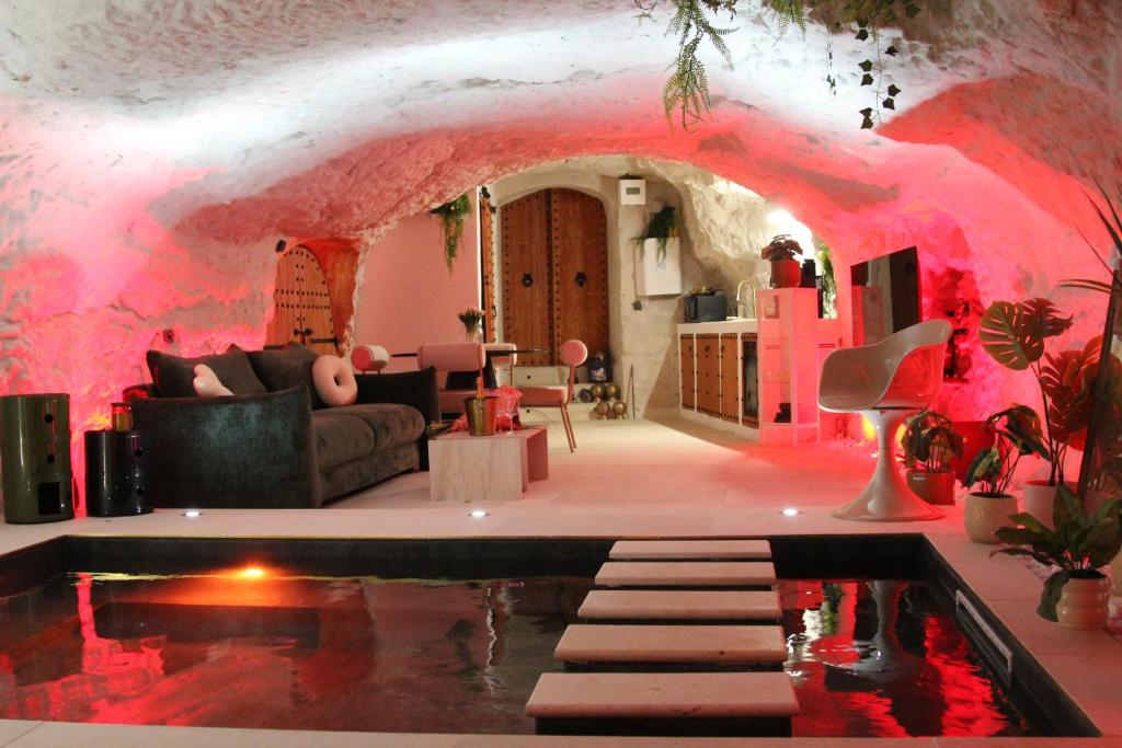 a living room with a pool in the middle at L alcove des Sens Love Room Jacuzzi sauna in Tours